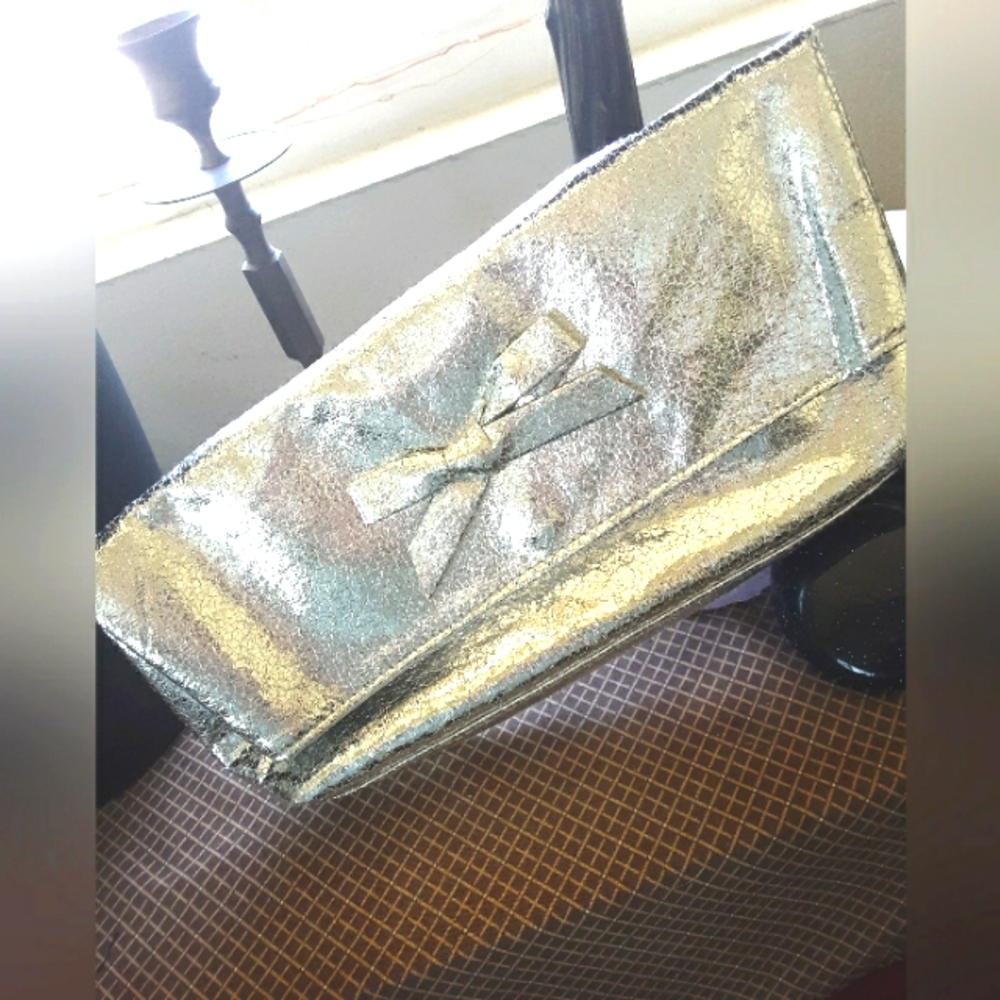 Silver, metalic clutch handbag NWOT...